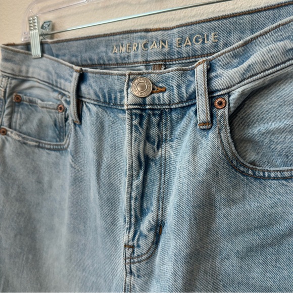American Eagle 90s Wide Leg Jeans
Light Wash Blue Denim Womens size 12
reg 3727 - Picture 2 of 9